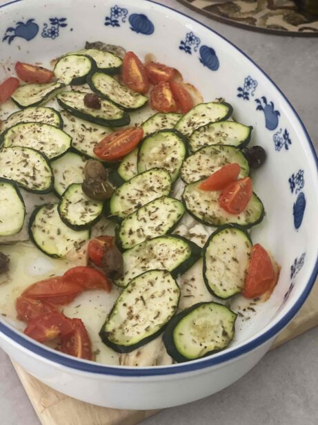 Pečený mořský vlk s cuketami. Recept na rychlou večeři bez lepku