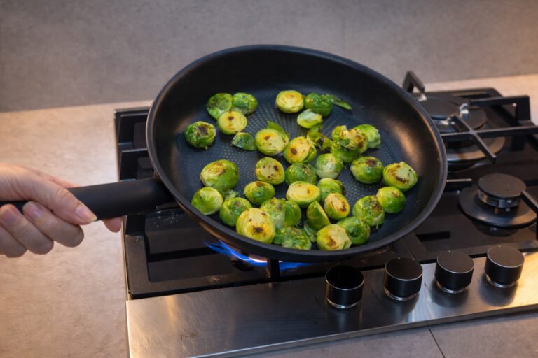 Růžičková kapusta na&nbsp;pánvi