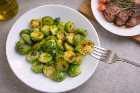 Růžičková kapusta na pánvi